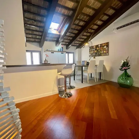 Appartamento Starago Attic - Elegante Mansarda In Centro Storico